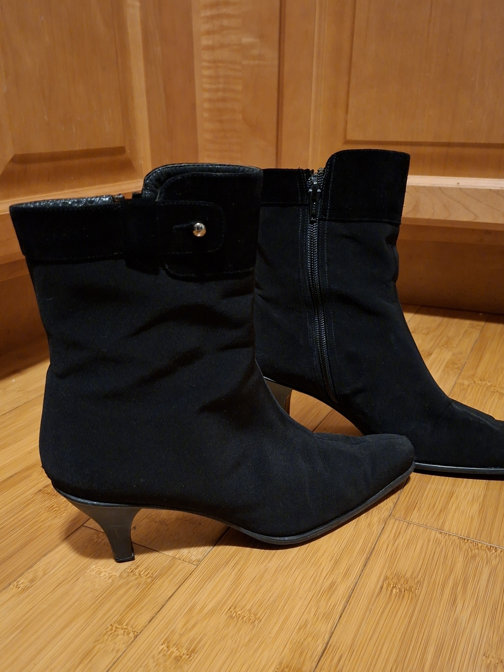 Stuart Weitzman Black Suede Kitten Heel Ankle Boots Booties, Size 8.5